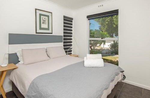 Westcliff Apartment | 63 Whalerock Estate