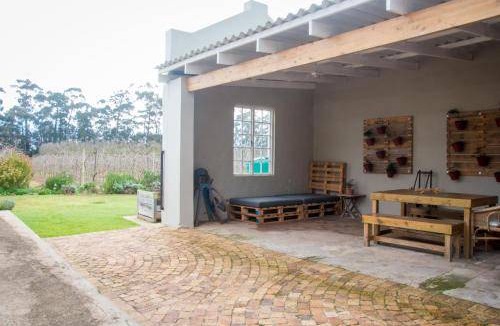Grabouw House | 65 m² Farmhouse ∙ 2 bedrooms ∙ 4 guests