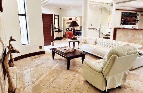 Hartbeespoort Villa | 685 m² Villa ∙ 5 bedrooms ∙ 10 guests