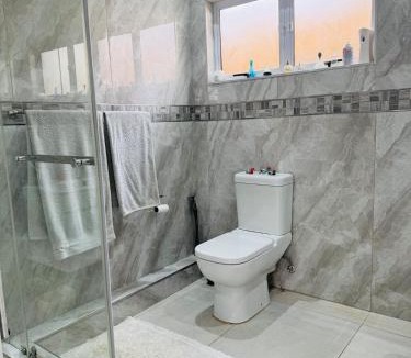Durban North Apartment | 6A on Redwood Guest House in Durban North