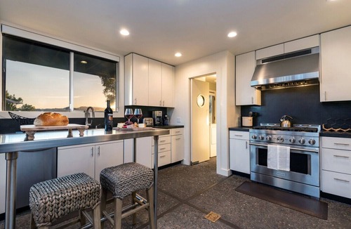 Sonoma House | 7 BD - 2 homes - Pool, Spa, Minutes to Plaza