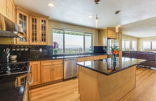 East San Jose House | 7 Mi to Dtwn San Jose: City-View Family Getaway