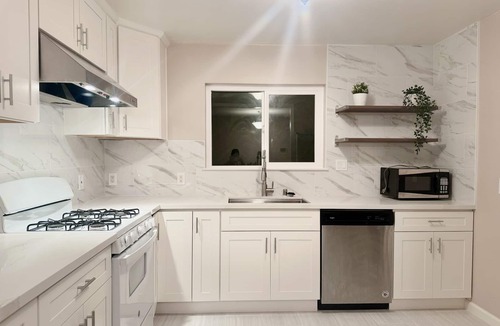Shoreview House | 7 minutes away from SFO！Experience a freshly remodeled modern tranquil residence