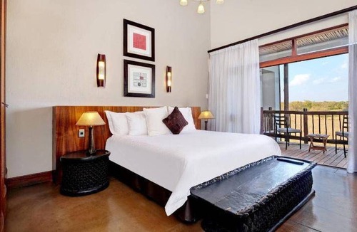 Leeupoort House | 700 m² House ∙ 6 bedrooms ∙ 13 guests