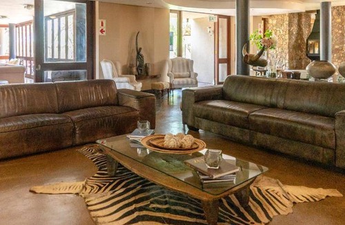 Leeupoort House | 700 m² House ∙ 6 bedrooms ∙ 13 guests