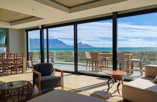 Sunset Beach House | 700 m² House ∙ 6 bedrooms ∙ 10 guests