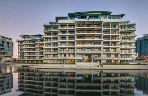 Victoria and Alfred Waterfront Apartment | 706 Canal Quays