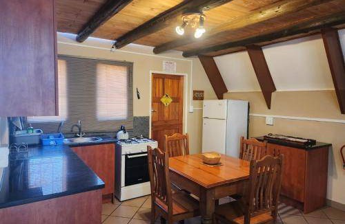 Buffelspoort Ski Chalet | 74 m² Chalet ∙ 1 bedroom ∙ 6 guests