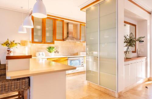 Hermanus City-Centre Apartment | 74 on Marine