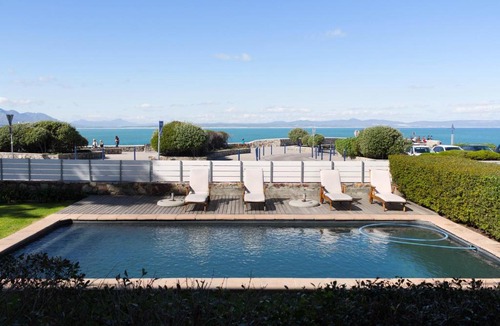 Hermanus City-Centre Apartment | 74 on Marine