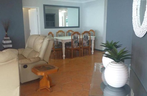 Margate Beach Apartment | 75 m² Apartment ∙ 4 bedrooms ∙ 8 guests