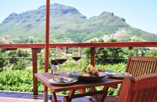 Cape Winelands Bed & Breakfast | 75 m² Bed and breakfast ∙ 2 bedrooms ∙ 6 guests