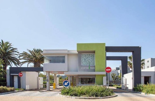 Century City Apartment | 76 m² Apartment ∙ 2 bedrooms ∙ 4 guests