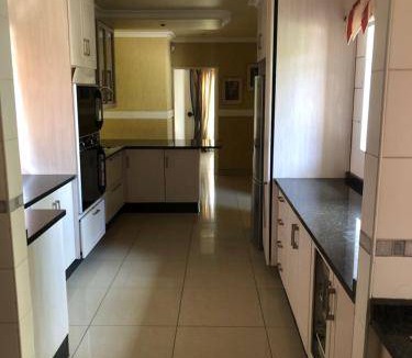 Vanderbijlpark House | 760 m² House ∙ 3 bedrooms ∙ 6 guests