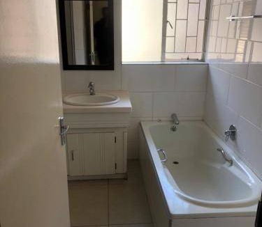 Vanderbijlpark House | 760 m² House ∙ 3 bedrooms ∙ 6 guests