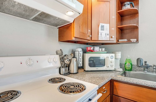 Alameda Apartment | 8 Mi to Bay Bridge: Couple's Getaway w/Mtn Views!