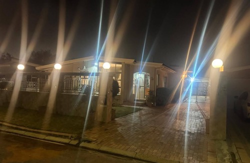 Kraaifontein House | 8 Sleeper, family friendly house with a charming swimming pool in Cape Town.