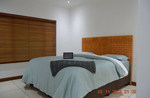 Hillcrest House | 8 Sleeper Kingsize Vacation Home Rental Springside Road, Hillcrest Park, Durban