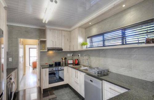 Pinelands Apartment | 80 m² Apartment ∙ 2 bedrooms ∙ 5 guests
