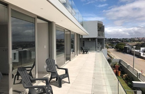 Linkside Apartment | 80 on Rodger