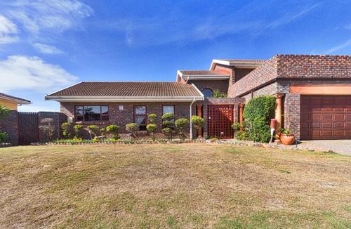 Bluewater Bay House | 84 De Mist Guesthouse