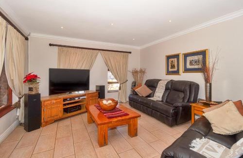 Bluewater Bay House | 84 De Mist Guesthouse