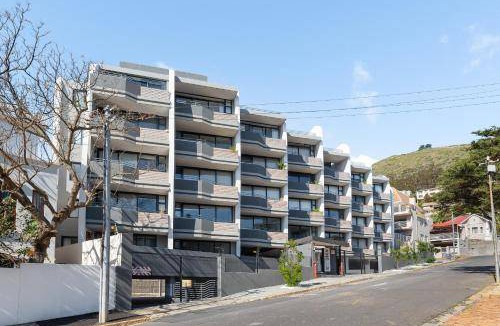 Three Anchor Bay Apartment | 85 m² Apartment ∙ 1 bedroom ∙ 3 guests