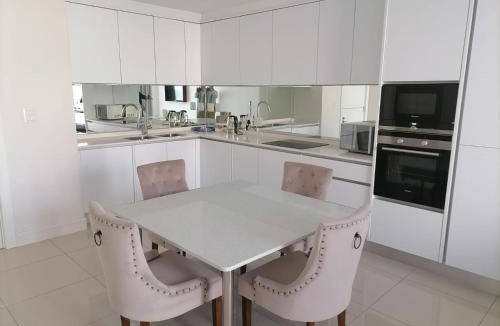 Houghton Estate Apartment | 85 m² Apartment ∙ 2 guests
