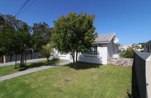 Onrus House | 85 m² House ∙ 2 bedrooms ∙ 4 guests