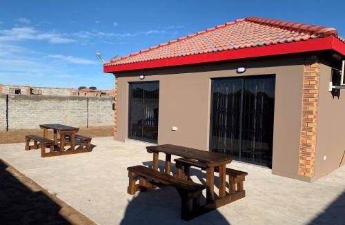 Moses Kotane House | 85 m² House ∙ 2 bedrooms ∙ 4 guests