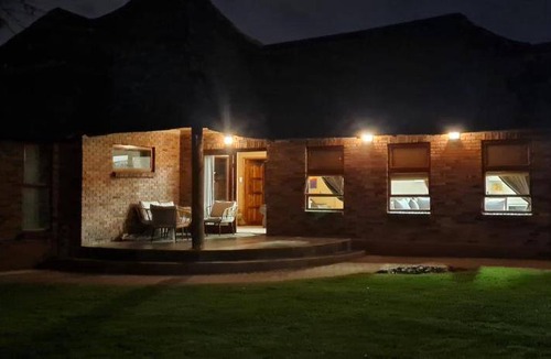 Krugersdorp Cabin | 85 m² Lodge ∙ 2 bedrooms ∙ 4 guests