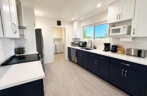 Elk Grove House | 8651 Spacious Elk Grove Retreat Free Parking n Fast WiFi