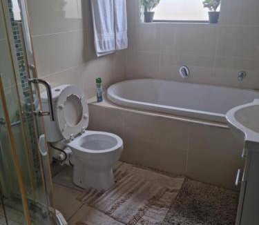 Boksburg Apartment | 89 m² Apartment ∙ 1 bedroom ∙ 4 guests