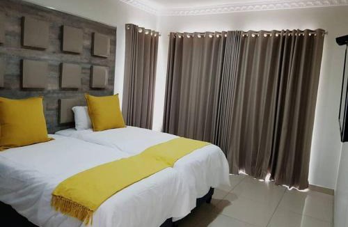 Clarens Apartment | 8sIndoor indoor pool4 bedroom villaGreat view and backup power