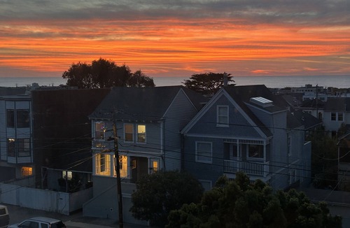 Outer Sunset Apartment | 90 Day+ Stay, Traveling Nurses & Execs welcome! W/D, Dish, Yard, and Pets too!