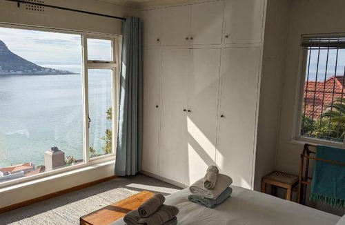 Fish Hoek Apartment | 90 m² Apartment ∙ 2 bedrooms ∙ 127 guests