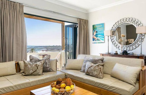 Hermanus City-Centre Bed & Breakfast | 90 m² Bed and breakfast ∙ 2 bedrooms ∙ 127 guests