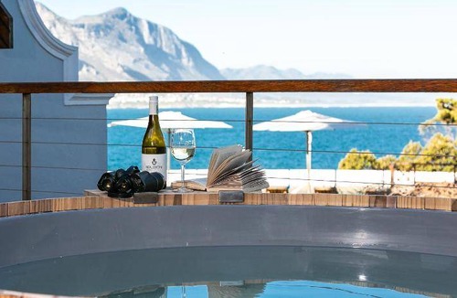 Hermanus City-Centre Bed & Breakfast | 90 m² Bed and breakfast ∙ 2 bedrooms ∙ 127 guests