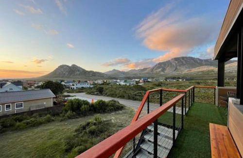 Pringle Bay Hotel | 90 m² Hotel ∙ 2 bedrooms ∙ 4 guests