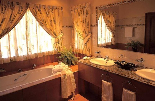 UPhongolo Cabin | 90 m² Lodge ∙ 127 guests