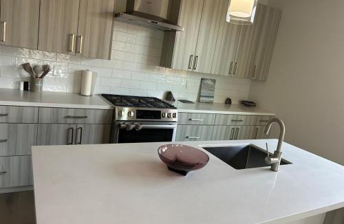 Redwood City Apartment | 912 Brand New Spacious Tonwhome 3br 3ba sleeps 9
