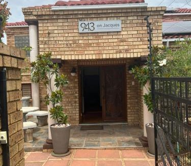 Moreleta Park House | 943 on Jacques