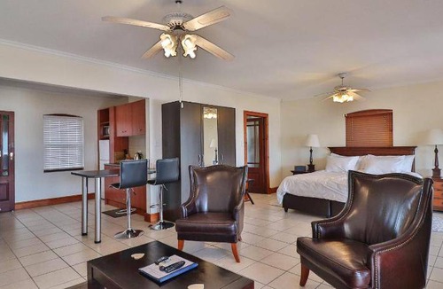Gordons Bay Central Bed & Breakfast | 95 m² Bed and breakfast ∙ 127 guests