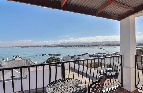 Gordons Bay Central Bed & Breakfast | 95 m² Bed and breakfast ∙ 127 guests