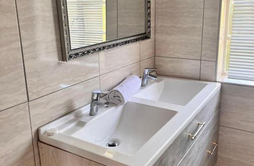 Brooklyn House | 958 Justice Mahomed Lodge