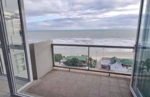 Strand Apartment | 9th Floor 3 Bedroom Seafront Apartment Strand