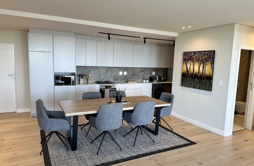 Claremont Apartment | 9th-Floor Newlands Peak Penthouse