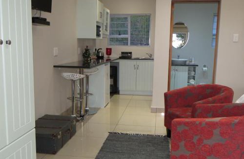 Komani Bed & Breakfast | a Dam's View Accommodation