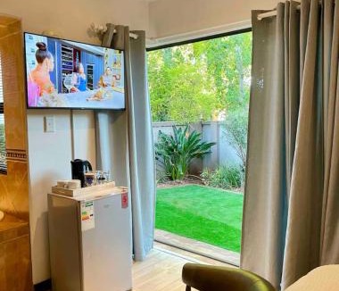 Olifantsfontein House | A Private Room with a Private Entrance