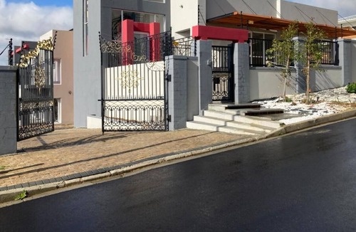 Eikenbosch House | A Rare Minimalist concept in a Quiet Location with Heavenly's view